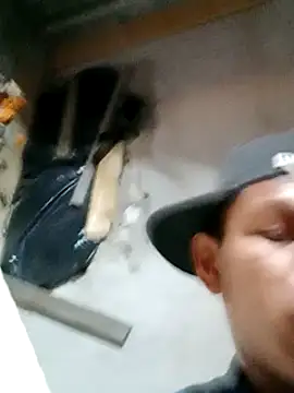 Snapshot of Moreno1813 chatting on 03/06/25, 06:52 Moreno1813 online show from 03/06/25, 06:52