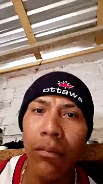 Snapshot of Moreno1813 chatting on 10/17/25, 06:54 Moreno1813 online show from 10/17/25, 06:54