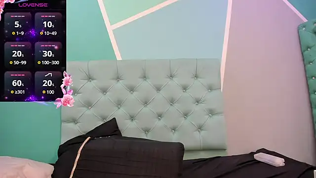 Snapshot of AlondraFerri1 chatting on 12/15/24, 02:30 AlondraFerri1 online show from 12/15/24, 02:30