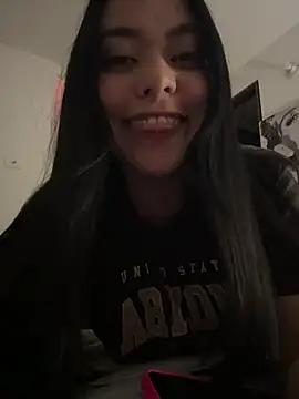 Snapshot of PetitLumiere chatting on 01/14/25, 04:15 PetitLumiere online show from 01/14/25, 04:15