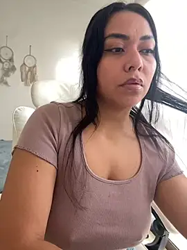 Snapshot of PetitLumiere chatting on 02/05/25, 12:49 PetitLumiere online show from 02/05/25, 12:49