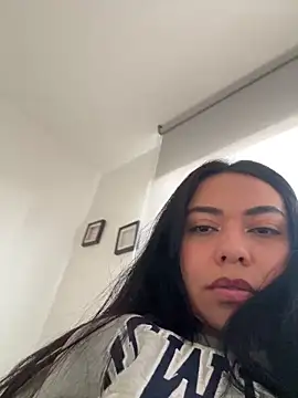 Snapshot of PetitLumiere chatting on 02/07/25, 01:01 PetitLumiere online show from 02/07/25, 01:01