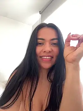 Snapshot of PetitLumiere chatting on 02/13/25, 06:48 PetitLumiere online show from 02/13/25, 06:48