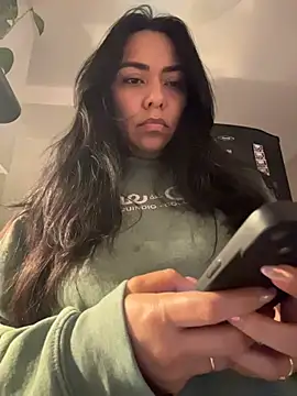 Snapshot of PetitLumiere chatting on 11/15/25, 06:00 PetitLumiere online show from 11/15/25, 06:00