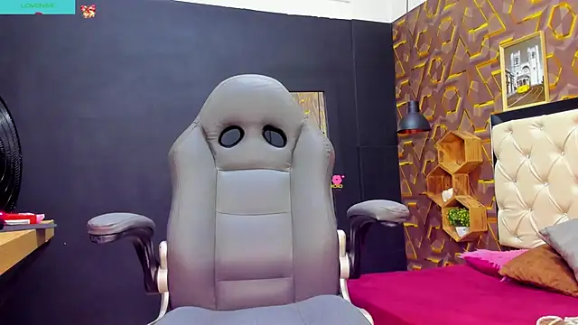 Snapshot of deyy_madissonn chatting on 12/30/24, 08:15 deyy madissonn online show from 12/30/24, 08:15