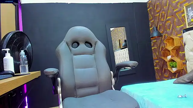 Snapshot of deyy_madissonn chatting on 01/14/25, 07:53 deyy madissonn online show from 01/14/25, 07:53