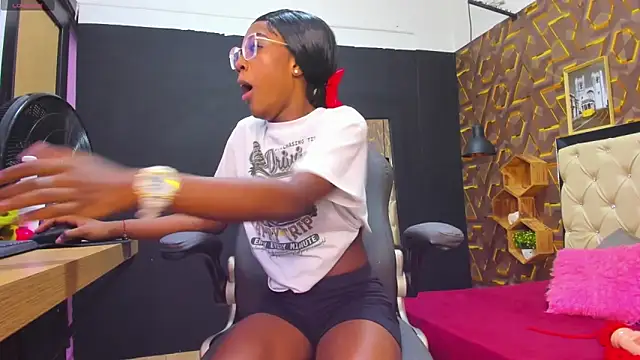 Snapshot of deyy_madissonn chatting on 01/31/25, 08:12 deyy madissonn online show from 01/31/25, 08:12