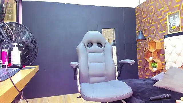 Snapshot of deyy_madissonn chatting on 02/12/25, 07:02 deyy madissonn online show from 02/12/25, 07:02