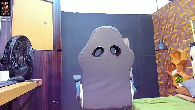 Snapshot of deyy_madissonn chatting on 03/23/25, 03:54 deyy madissonn online show from 03/23/25, 03:54