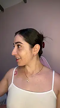 Snapshot of Victoria-And1 chatting on 12/17/25, 01:33 Victoria-And1 online show from 12/17/25, 01:33