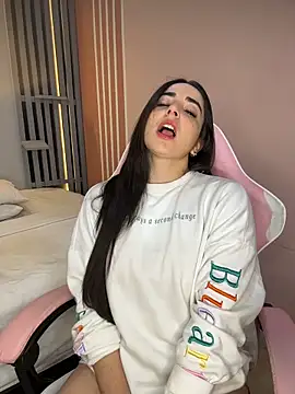 Snapshot of Victoria-And1 chatting on 02/04/26, 01:33 Victoria-And1 online show from 02/04/26, 01:33