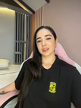 Snapshot of Victoria-And1 chatting on 02/05/26, 01:43 Victoria-And1 online show from 02/05/26, 01:43