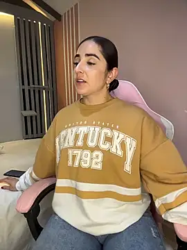 Snapshot of Victoria-And1 chatting on 02/10/26, 01:10 Victoria-And1 online show from 02/10/26, 01:10