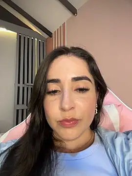 Snapshot of Victoria-And1 chatting on 04/05/26, 01:14 Victoria-And1 online show from 04/05/26, 01:14