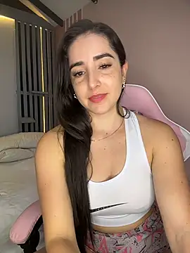 Snapshot of Victoria-And1 chatting on 04/05/26, 11:46 Victoria-And1 online show from 04/05/26, 11:46