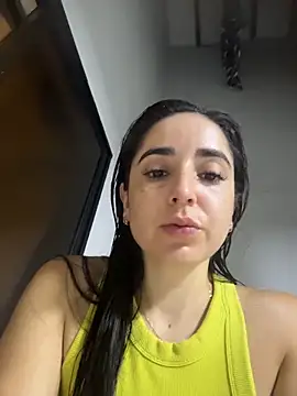 Snapshot of Victoria-And1 chatting on 04/16/26, 12:33 Victoria-And1 online show from 04/16/26, 12:33