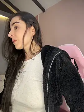 Snapshot of Victoria-And1 chatting on 04/21/26, 01:07 Victoria-And1 online show from 04/21/26, 01:07