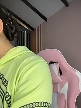 Snapshot of Victoria-And1 chatting on 04/22/26, 01:30 Victoria-And1 online show from 04/22/26, 01:30