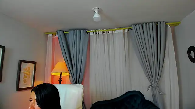 kira moon   online show from 11/25/25, 08:20