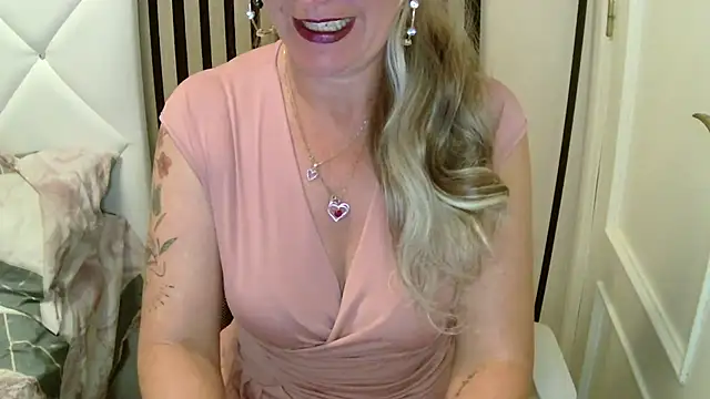 xxNoeliaxx online show from 03/10/26, 08:41