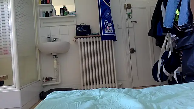 Snapshot of molozeb chatting on 04/07/26, 04:18 molozeb online show from 04/07/26, 04:18