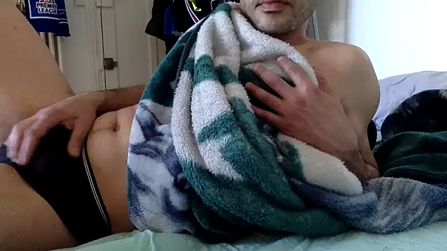 Snapshot of molozeb chatting on 04/08/26, 04:18 molozeb online show from 04/08/26, 04:18