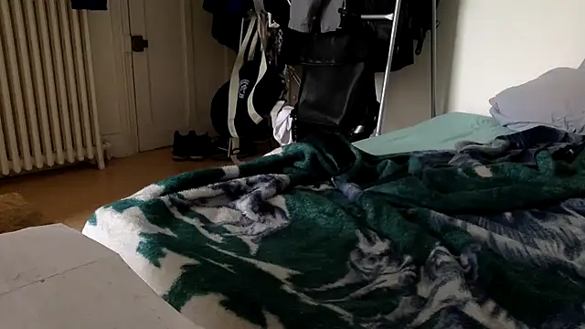 Snapshot of molozeb chatting on 04/09/26, 04:23 molozeb online show from 04/09/26, 04:23