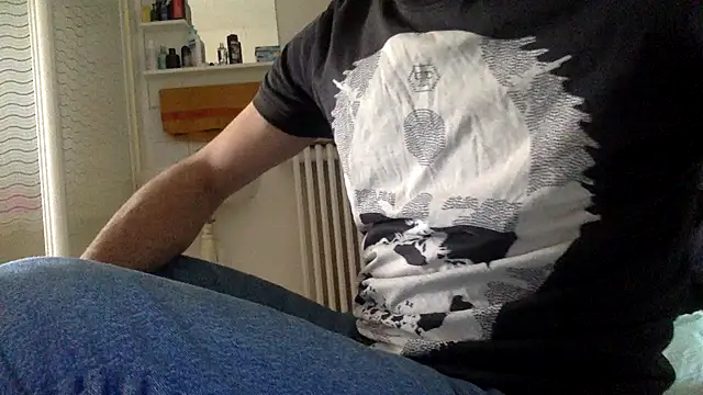 Snapshot of molozeb chatting on 04/11/26, 09:13 molozeb online show from 04/11/26, 09:13