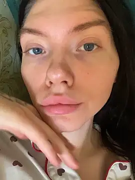 Snapshot of Lisaaa_Alisa chatting on 10/29/25, 04:04 Lisaaa Alisa online show from 10/29/25, 04:04