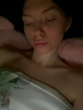 Snapshot of Lisaaa_Alisa chatting on 11/21/25, 04:11 Lisaaa Alisa online show from 11/21/25, 04:11