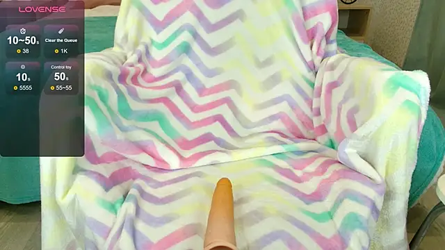 Snapshot of oliviiaa chatting on 07/14/26, 12:13 oliviiaa online show from 07/14/26, 12:13