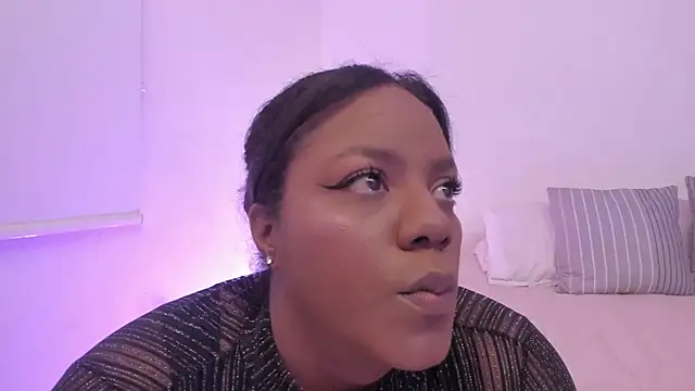 Snapshot of Sexyshantal_ chatting on 04/01/26, 05:21 Sexyshantal online show from 04/01/26, 05:21