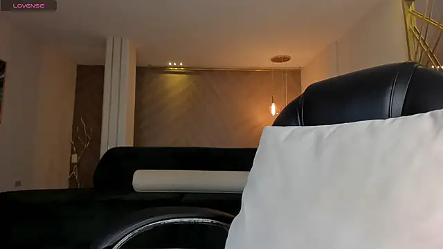 JessicaWilliams1 online show from 09/19/25, 09:54