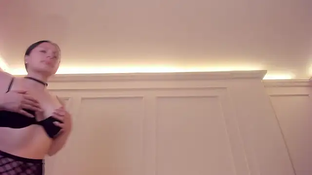 Snapshot of DominiqueVega chatting on 12/14/24, 05:07 DominiqueVega online show from 12/14/24, 05:07