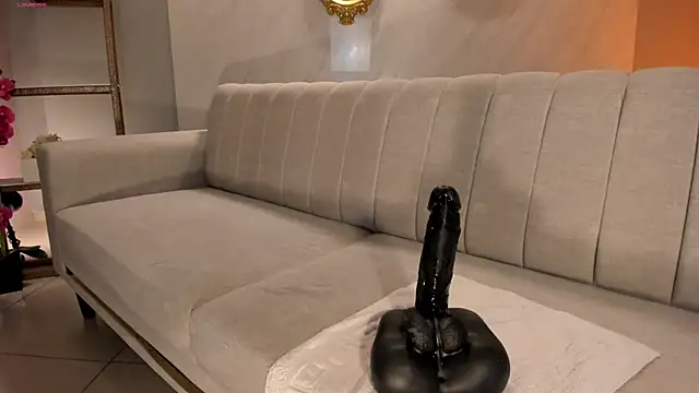 Snapshot of DominiqueVega chatting on 01/09/25, 11:56 DominiqueVega online show from 01/09/25, 11:56