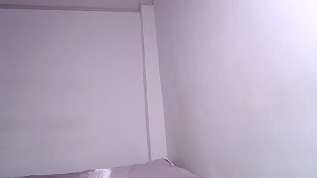 Snapshot of caarlywhitee chatting on 07/17/26, 02:18 caarlywhitee online show from 07/17/26, 02:18