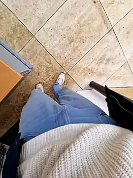 Snapshot of Lorent6969 chatting on 01/27/25, 12:05 Lorent6969 online show from 01/27/25, 12:05