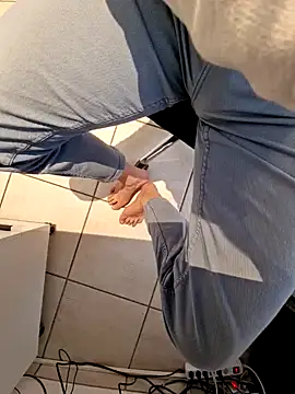 Snapshot of Lorent6969 chatting on 02/04/25, 11:49 Lorent6969 online show from 02/04/25, 11:49