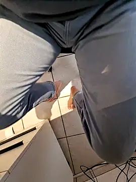 Snapshot of Lorent6969 chatting on 02/06/25, 11:43 Lorent6969 online show from 02/06/25, 11:43