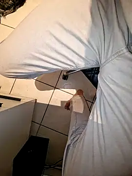 Snapshot of Lorent6969 chatting on 03/16/25, 04:52 Lorent6969 online show from 03/16/25, 04:52