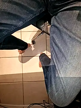 Snapshot of Lorent6969 chatting on 11/12/25, 05:19 Lorent6969 online show from 11/12/25, 05:19