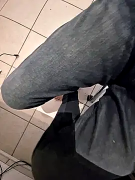 Snapshot of Lorent6969 chatting on 11/17/25, 05:02 Lorent6969 online show from 11/17/25, 05:02