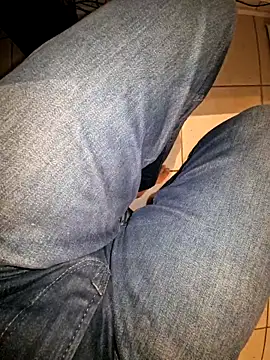 Snapshot of Lorent6969 chatting on 11/23/25, 04:23 Lorent6969 online show from 11/23/25, 04:23