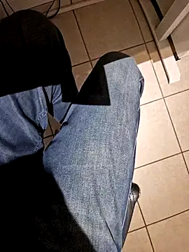 Snapshot of Lorent6969 chatting on 11/30/25, 06:28 Lorent6969 online show from 11/30/25, 06:28