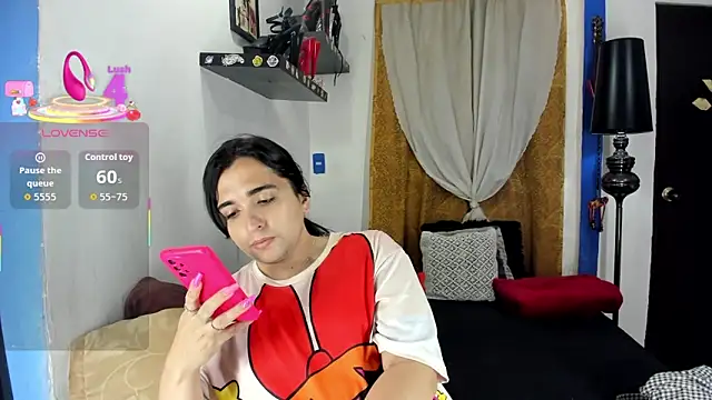 Snapshot of SARAMISHA chatting on 10/15/25, 06:08 SARAMISHA online show from 10/15/25, 06:08