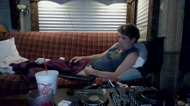 lateniter online show from 11/29/25, 11:13