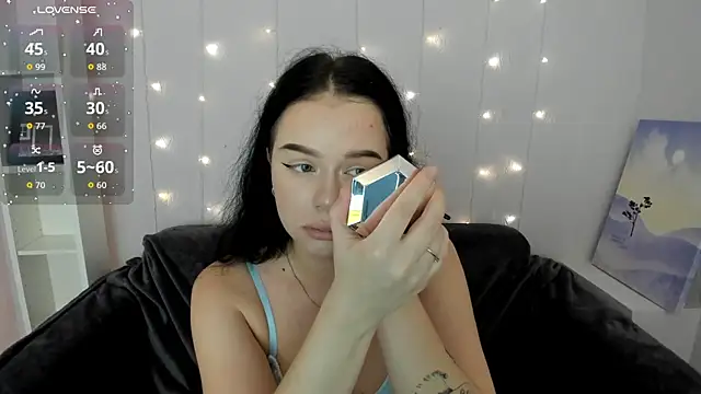 Snapshot of Lori__Hell chatting on 11/03/25, 02:24 Lori Hell online show from 11/03/25, 02:24