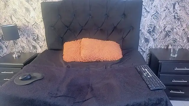 Snapshot of Agata-Moon chatting on 03/25/26, 04:24 Agata-Moon online show from 03/25/26, 04:24