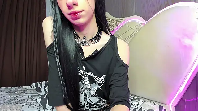 Snapshot of VivianMiller_ chatting on 02/26/25, 03:21 VivianMiller online show from 02/26/25, 03:21