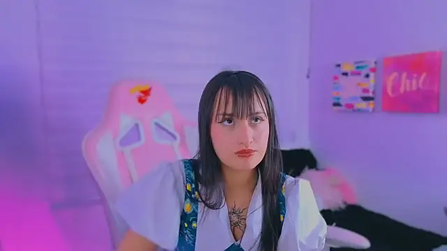 Snapshot of Sara__Ramirez chatting on 09/26/25, 03:43 Sara  Ramirez online show from 09/26/25, 03:43